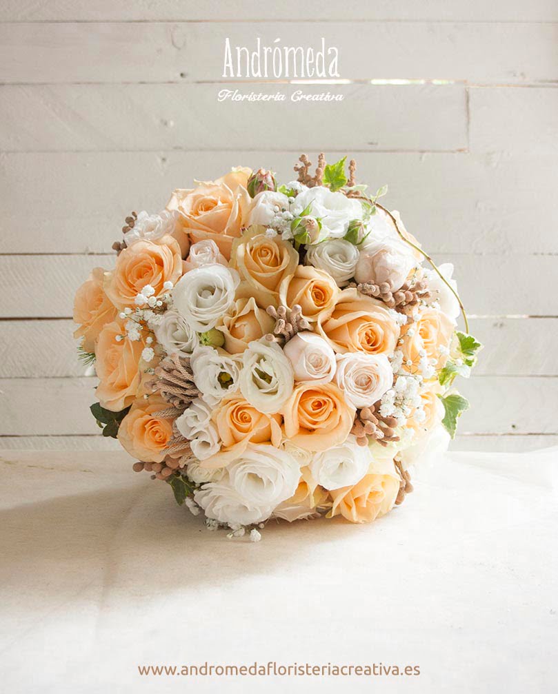 Ramo de novia de rosas peach