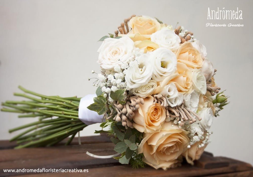 Ramo de novia blanco y peach