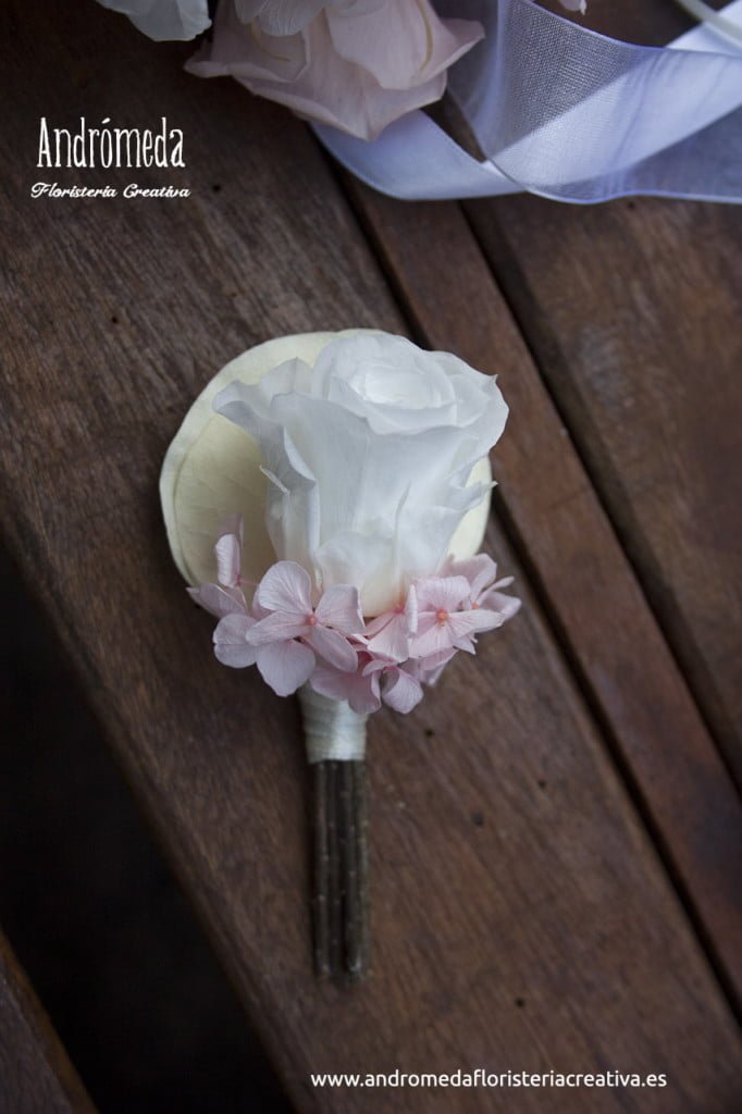corsage de flores preservadas