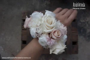 corsage de flores preservadas
