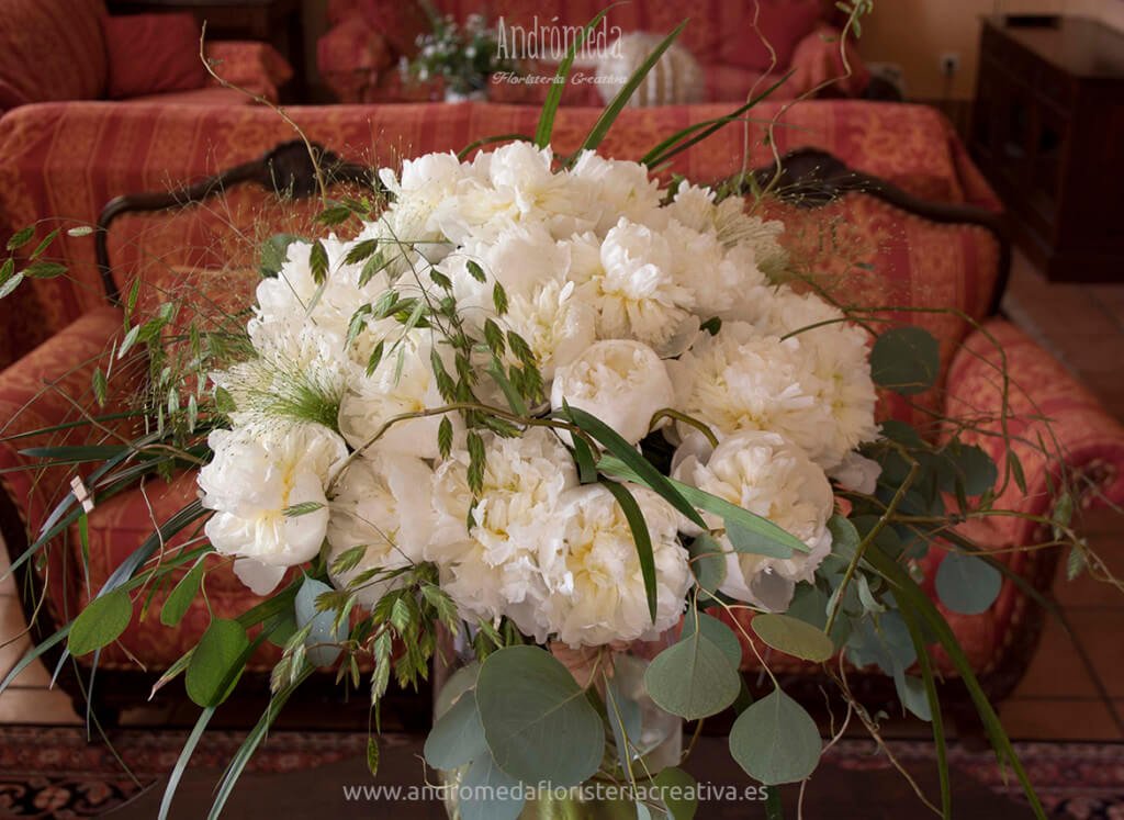 pedida de mano con muchas flores