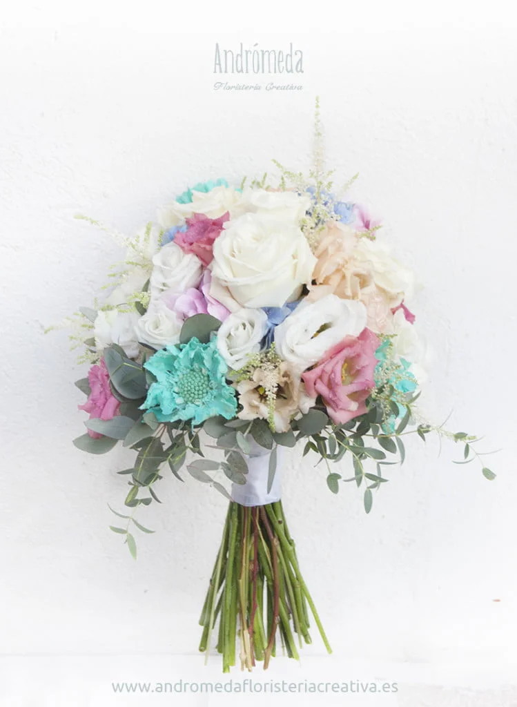 ramos de novia naturales con colores diferentes
