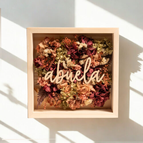 Factae Classic – Cuadro personalizado con flores secas y nombre en madera